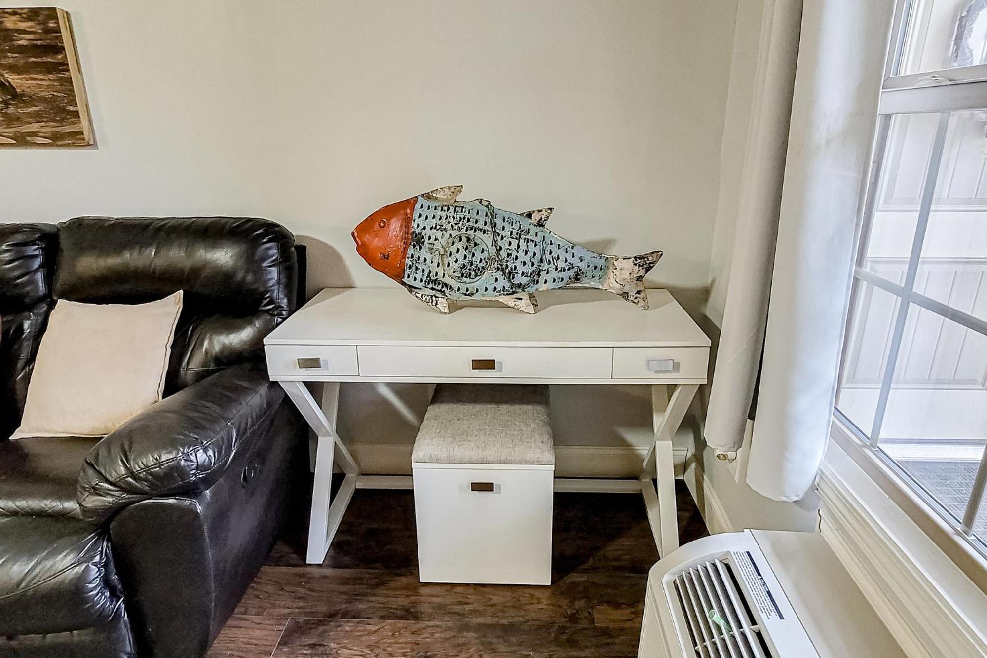 Little River Loft & Riverfront Gem 타운센드 객실 사진
